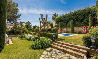 Te koop in Sierra Blanca, Golden Mile, Marbella: Elegante luxe villa in traditionele stijl 3