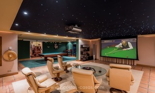 Te koop in Sierra Blanca, Golden Mile, Marbella: Elegante luxe villa in traditionele stijl 18