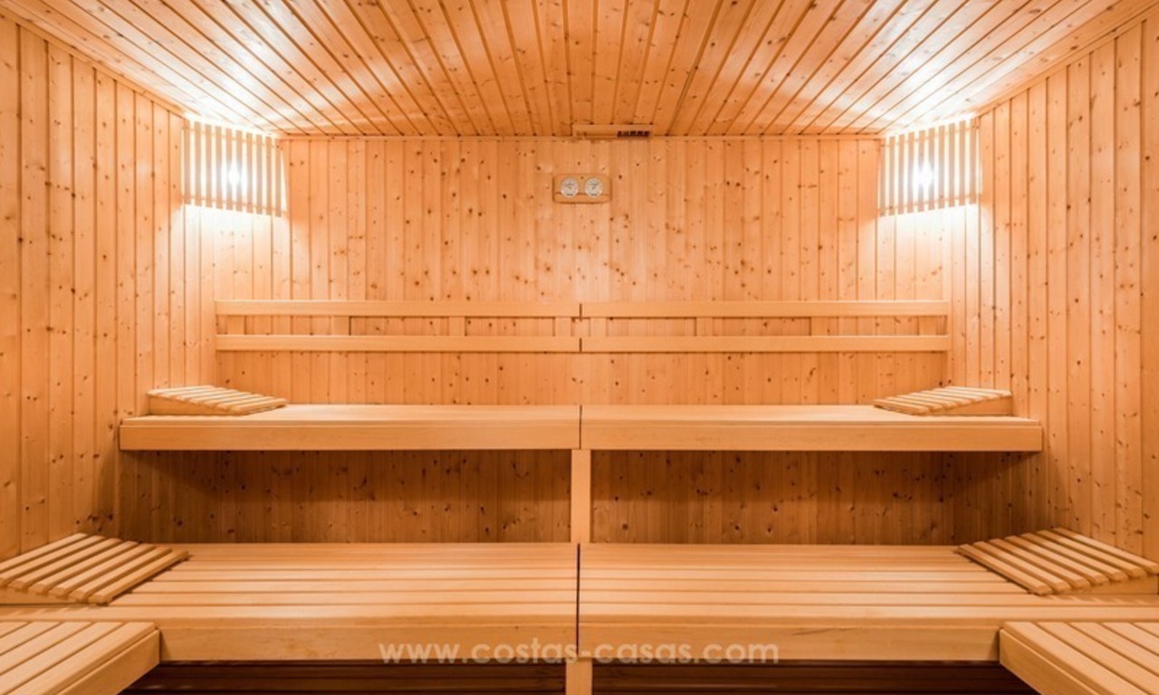 Te koop in Sierra Blanca, Golden Mile, Marbella: Elegante luxe villa in traditionele stijl 20