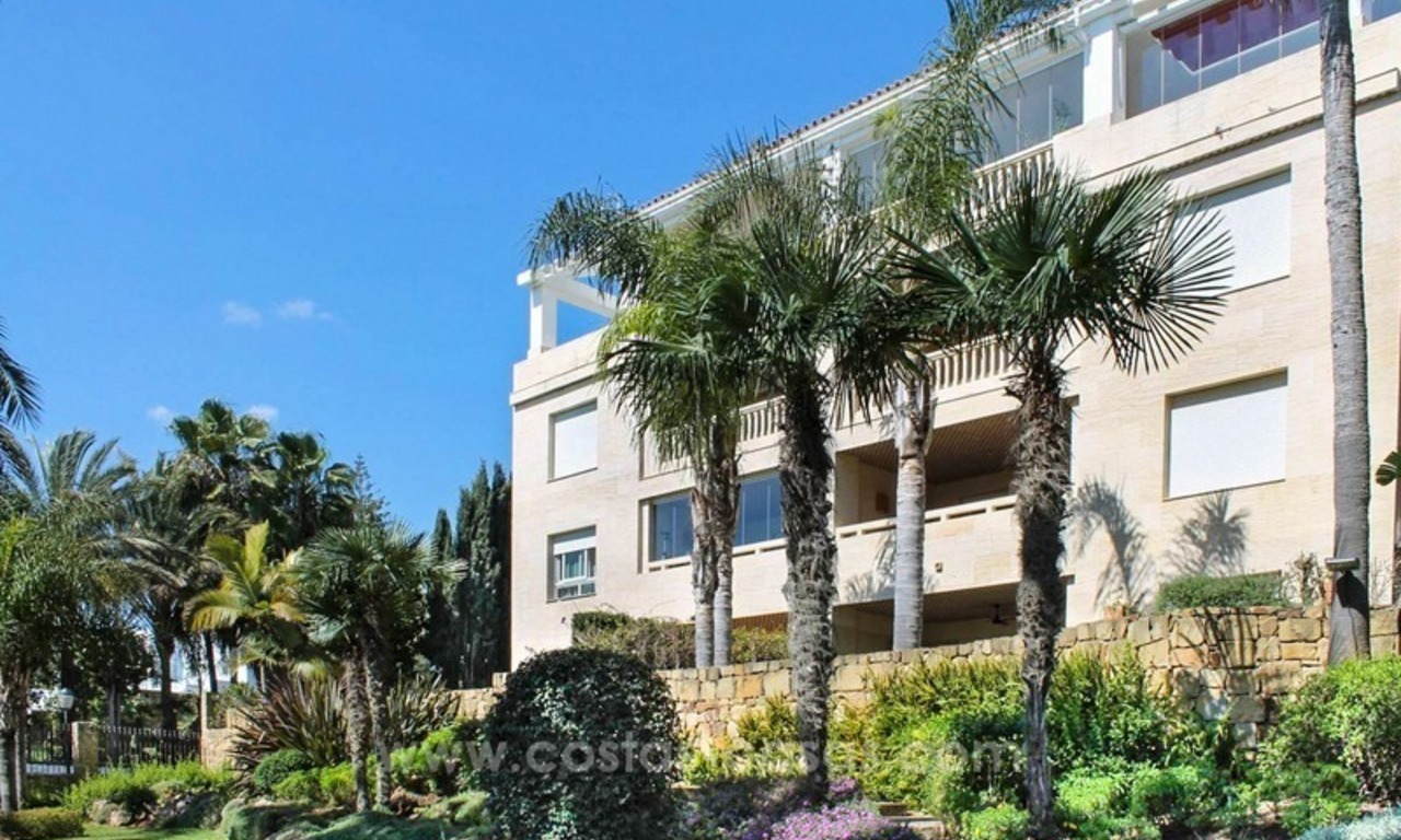 Eerstelijn strand appartement met zeezicht te koop op de Golden Mile, Marbella 4