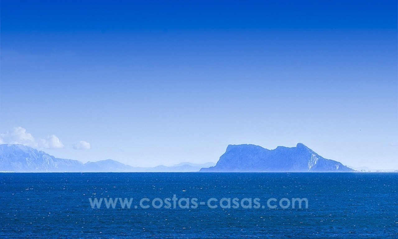 Estepona te koop: Beachfont luxe appartementen, Estepona, Costa del Sol 12