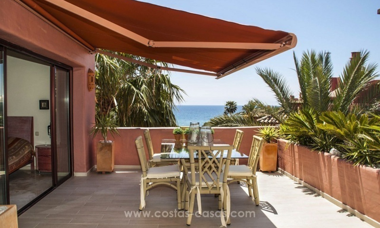 Luxe eerstelijnstrand penthouse appartement te koop op de New Golden Mile tussen Marbella en Estepona 9