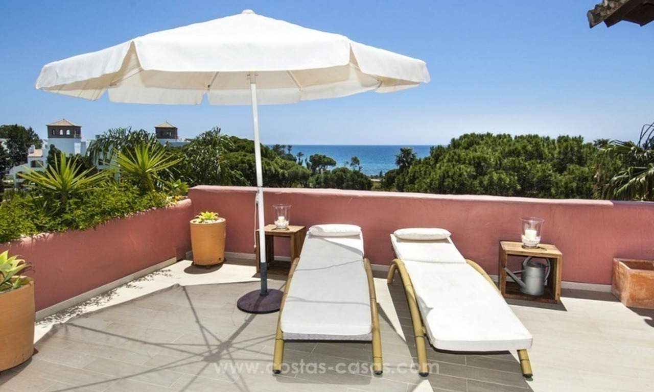 Luxe eerstelijnstrand penthouse appartement te koop op de New Golden Mile tussen Marbella en Estepona 13