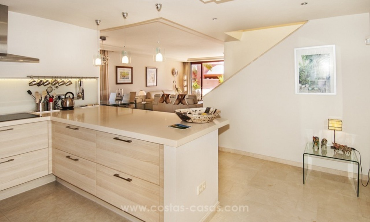 Luxe eerstelijnstrand penthouse appartement te koop op de New Golden Mile tussen Marbella en Estepona 18