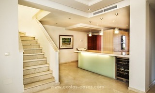 Luxe eerstelijnstrand penthouse appartement te koop op de New Golden Mile tussen Marbella en Estepona 20