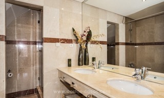Luxe eerstelijnstrand penthouse appartement te koop op de New Golden Mile tussen Marbella en Estepona 36