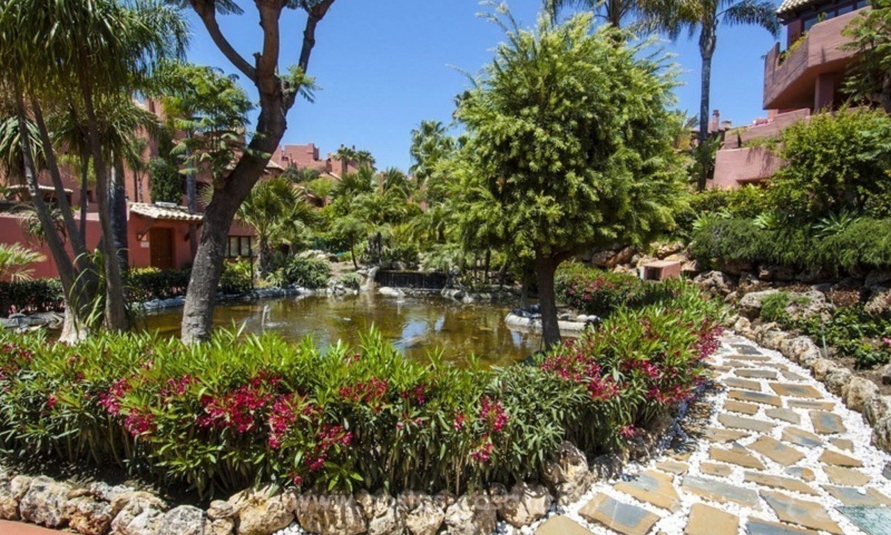 Luxe eerstelijnstrand penthouse appartement te koop op de New Golden Mile tussen Marbella en Estepona 42