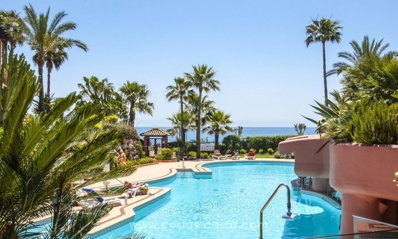 Luxe eerstelijnstrand penthouse appartement te koop op de New Golden Mile tussen Marbella en Estepona 41