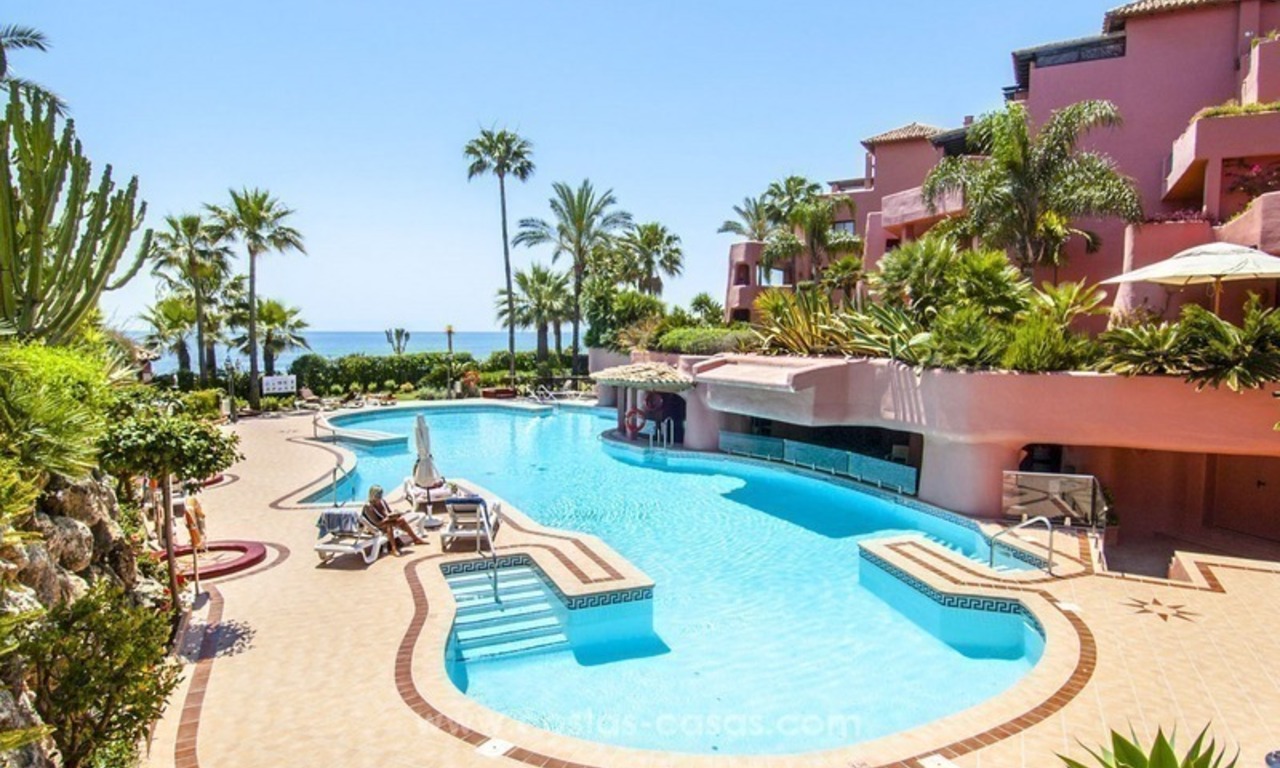 Luxe eerstelijnstrand penthouse appartement te koop op de New Golden Mile tussen Marbella en Estepona 40