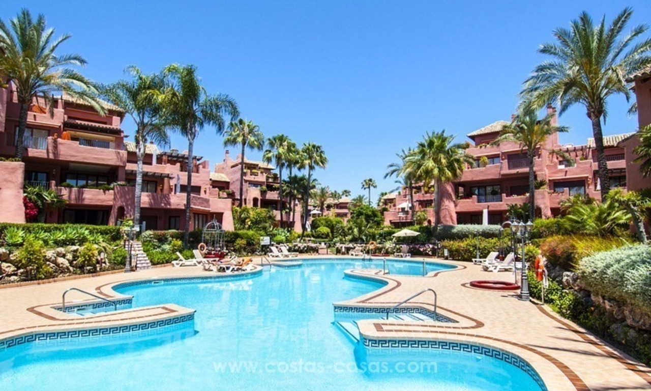 Luxe eerstelijnstrand penthouse appartement te koop op de New Golden Mile tussen Marbella en Estepona 39