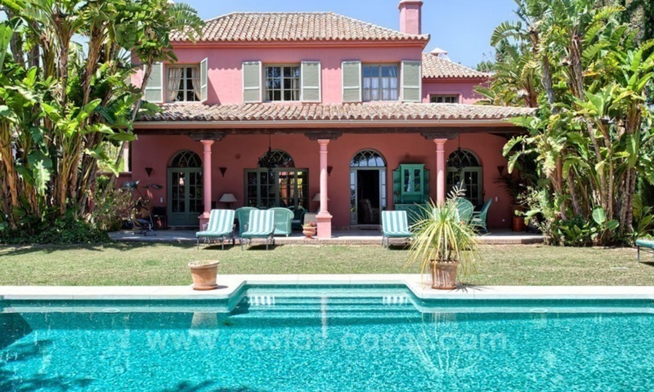 Charmante gerenoveerde villa te koop in Hacienda Las Chapas – Marbella 1