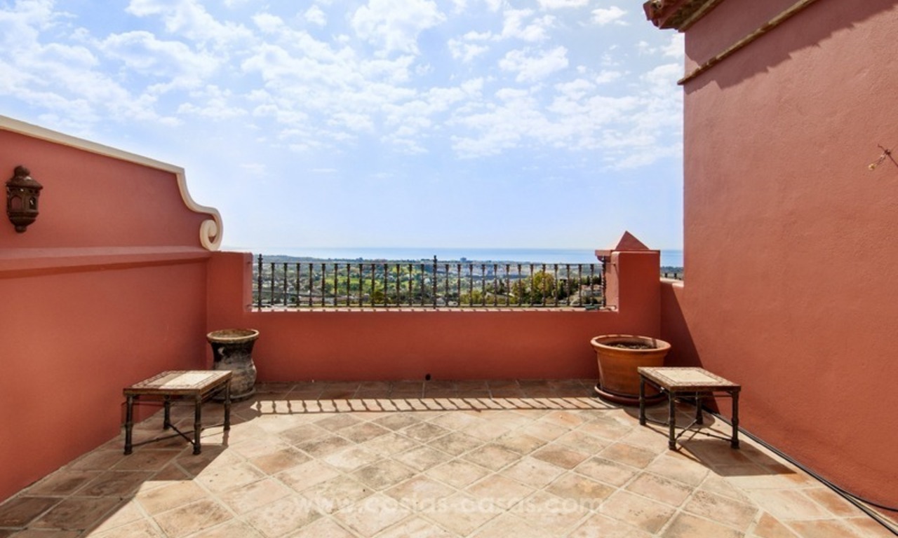 Te koop in Marbella – Benahavis: Penthouse Appartement met 3 slaapkamers en panoramisch zeezicht 12