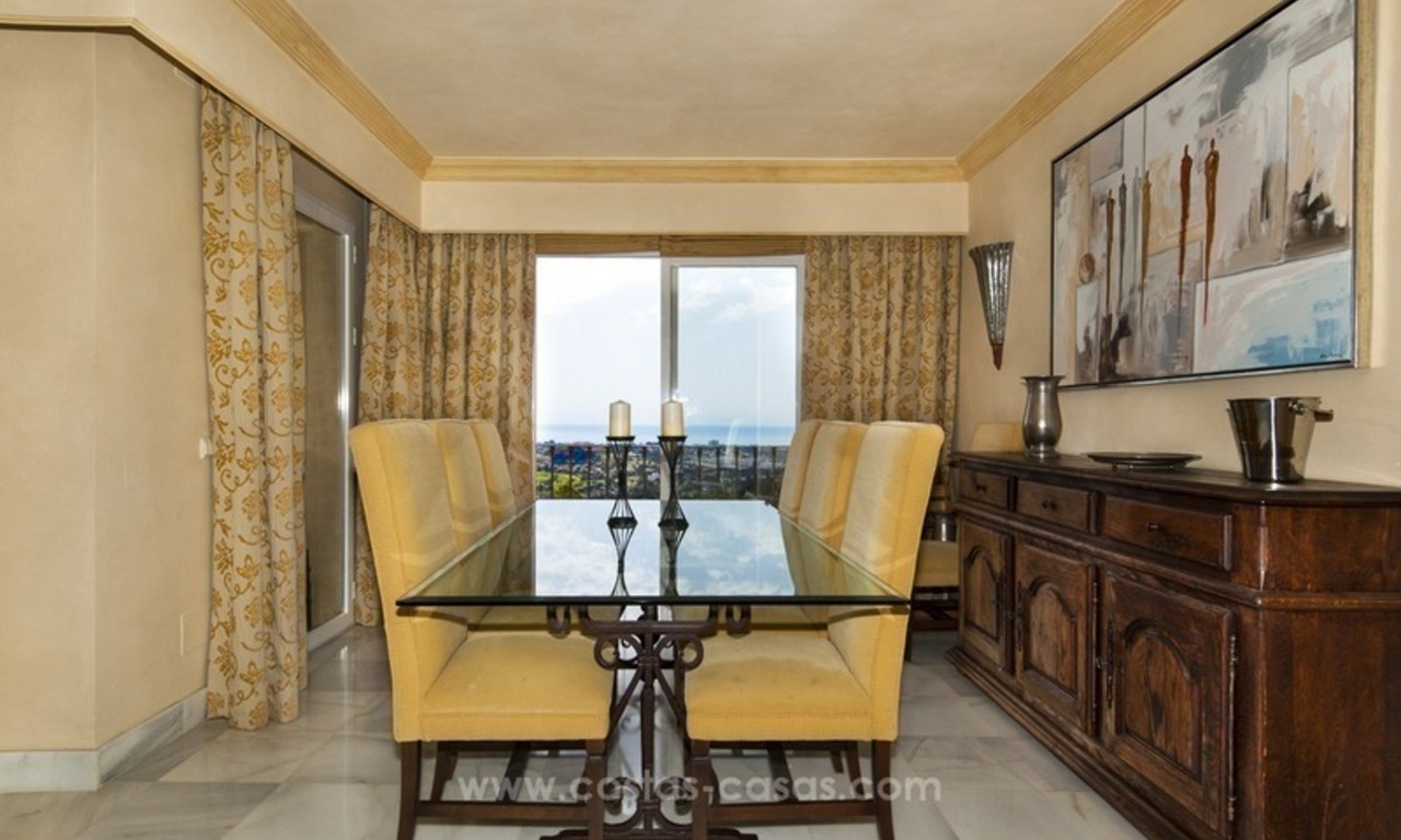Te koop in Marbella – Benahavis: Penthouse Appartement met 3 slaapkamers en panoramisch zeezicht 7