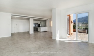 Marbella – Nueva Andalucia Te Koop: Prachtig en volledig gerenoveerd riant Appartement in een zeer gegeerd complex 10