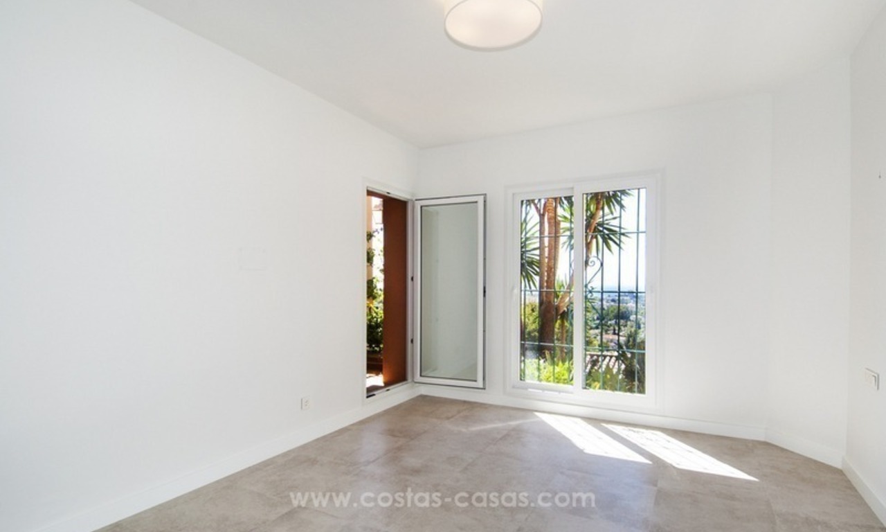 Marbella – Nueva Andalucia Te Koop: Prachtig en volledig gerenoveerd riant Appartement in een zeer gegeerd complex 22