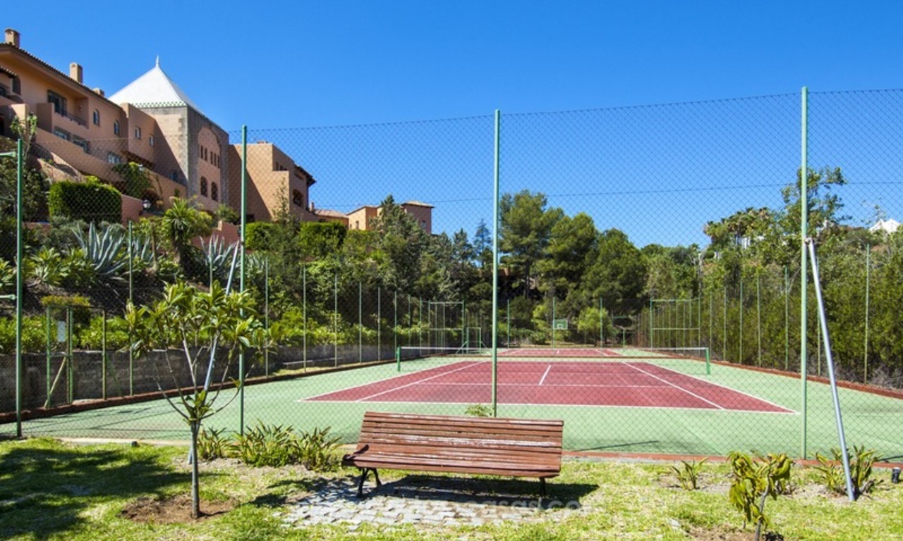 Marbella – Nueva Andalucia Te Koop: Prachtig en volledig gerenoveerd riant Appartement in een zeer gegeerd complex 26