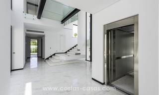 Nieuwe en moderne villa te koop nabij het strand in Marbella 7