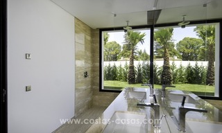Nieuwe en moderne villa te koop nabij het strand in Marbella 14