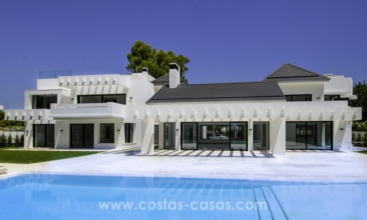 Nieuwe en moderne villa te koop nabij het strand in Marbella 1