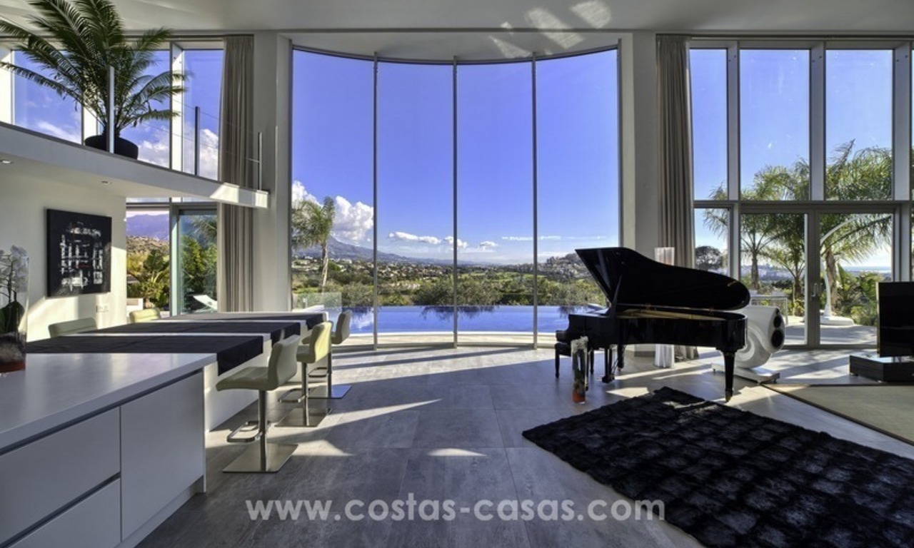 Moderne villa te koop in Nueva Andalucia met prachtig uitzicht in Marbella 11