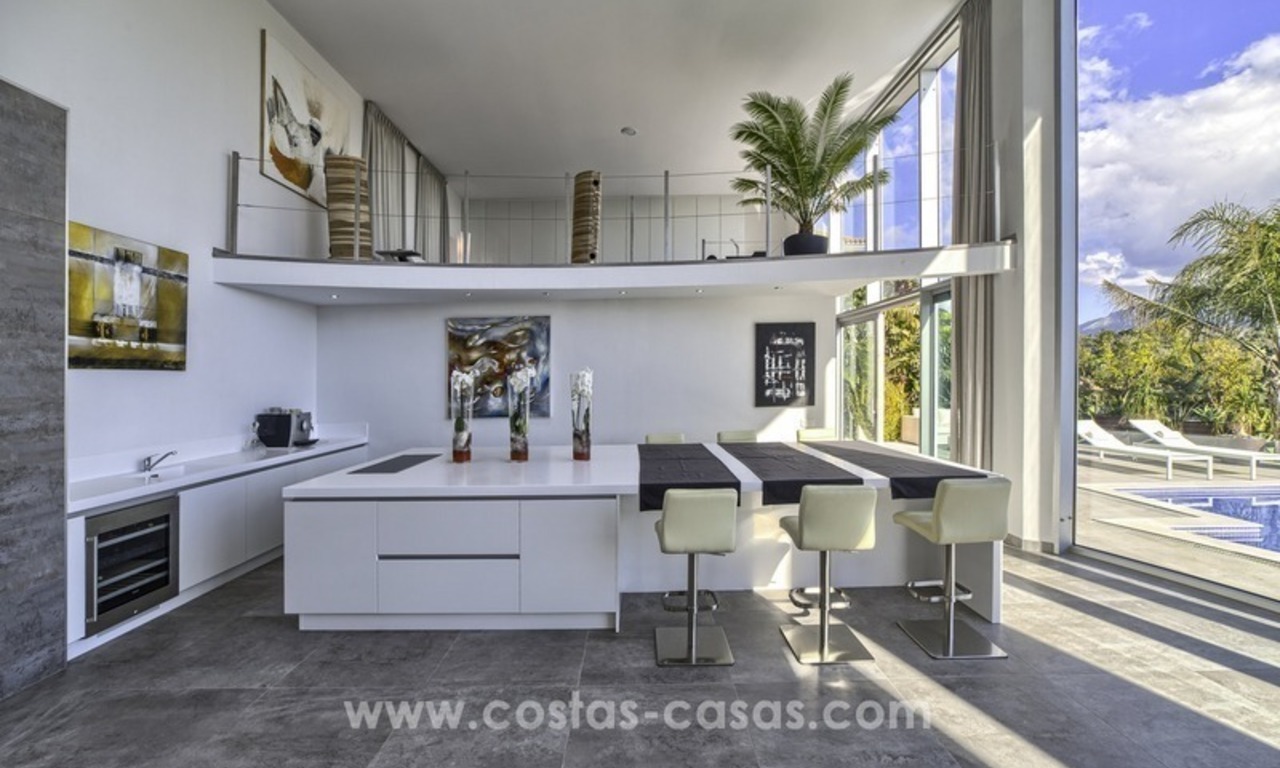 Moderne villa te koop in Nueva Andalucia met prachtig uitzicht in Marbella 17