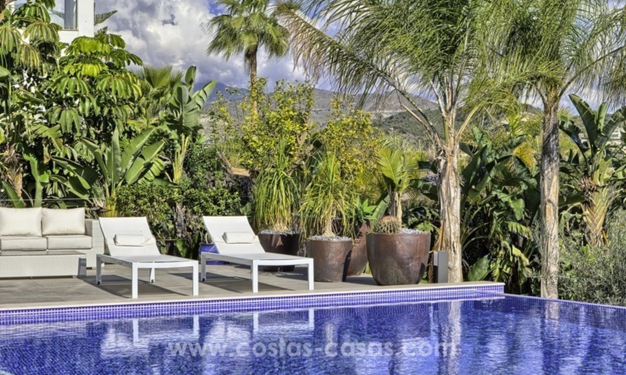 Moderne villa te koop in Nueva Andalucia met prachtig uitzicht in Marbella 9