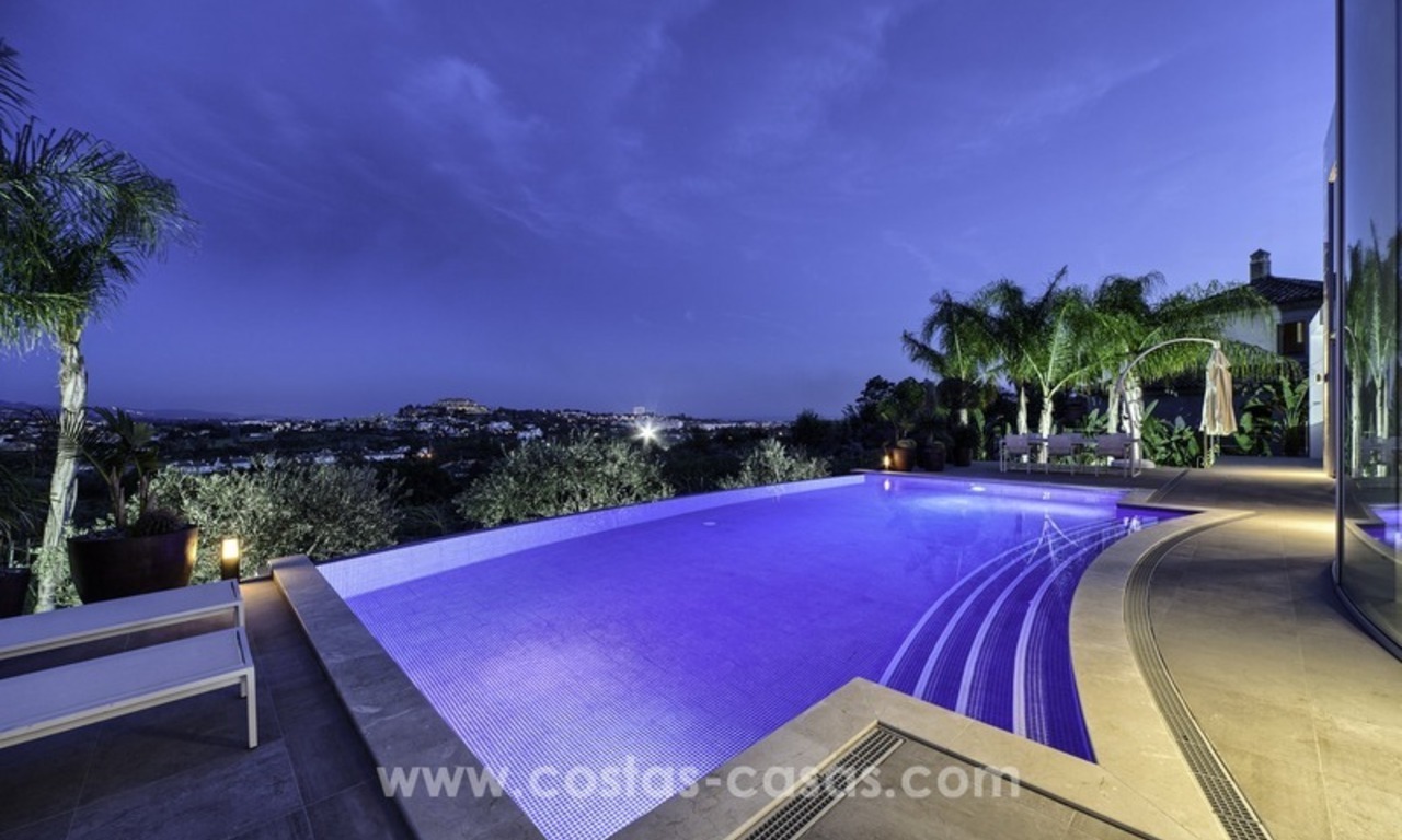 Moderne villa te koop in Nueva Andalucia met prachtig uitzicht in Marbella 1