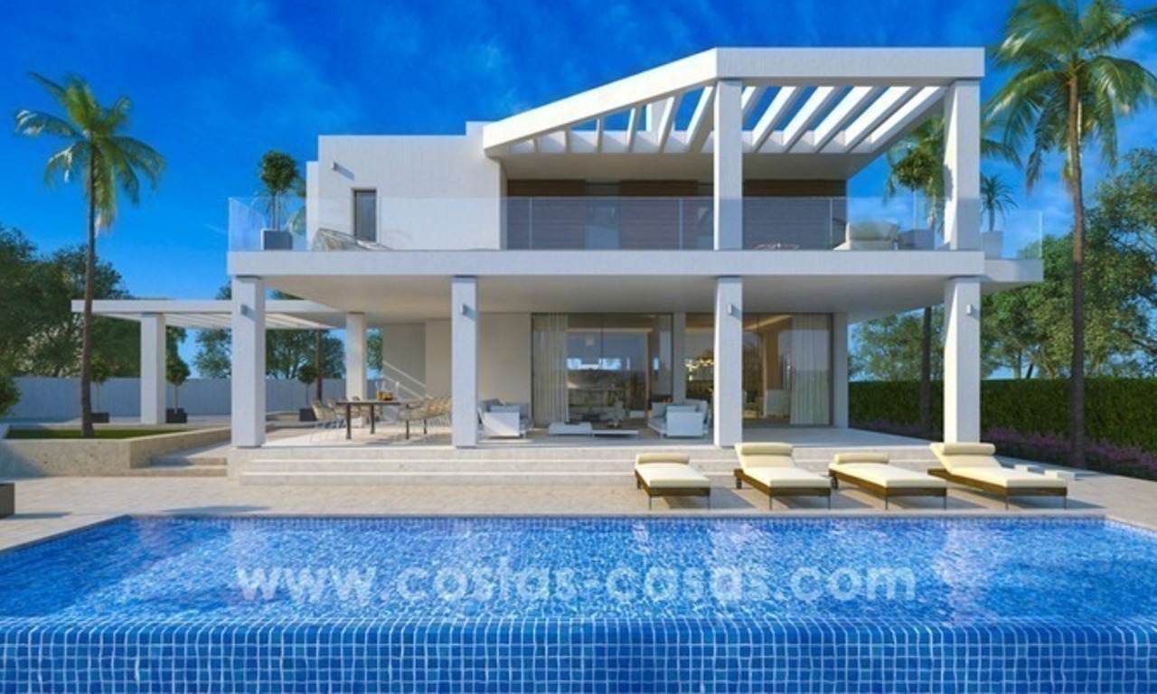 Nieuwe moderne villa te koop aan de golfbaan in Nueva Andalucia, Marbella 1