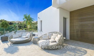Nieuwe moderne villa te koop aan de golfbaan in Nueva Andalucia, Marbella 6