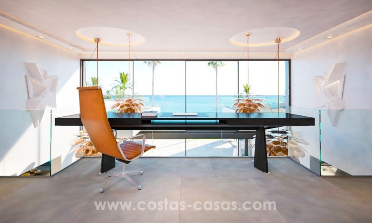 Nieuwe Moderne Eerstelijn strand Villa te koop, New Golden Mile, Marbella - Estepona 17