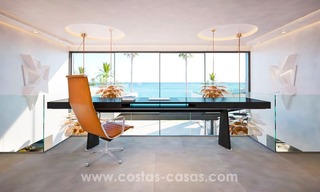 Nieuwe Moderne Eerstelijn strand Villa te koop, New Golden Mile, Marbella - Estepona 17