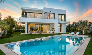 VERKOCHT. Opportuniteit! Laatste villa! Nieuwe moderne villa te koop aan de Golden Mile in Marbella. In een gated en beveiligd complex. Hoge korting! 30194 