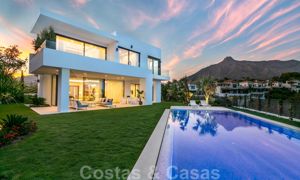 VERKOCHT. Opportuniteit! Laatste villa! Nieuwe moderne villa te koop aan de Golden Mile in Marbella. In een gated en beveiligd complex. Hoge korting! 30195
