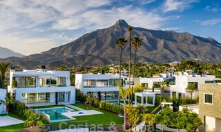 VERKOCHT. Opportuniteit! Laatste villa! Nieuwe moderne villa te koop aan de Golden Mile in Marbella. In een gated en beveiligd complex. Hoge korting! 30221 