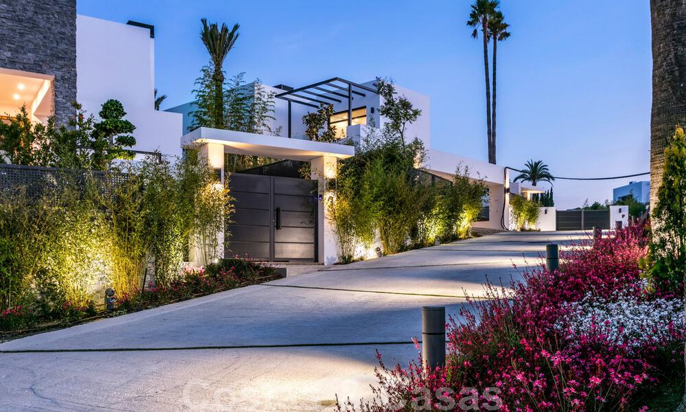 VERKOCHT. Opportuniteit! Laatste villa! Nieuwe moderne villa te koop aan de Golden Mile in Marbella. In een gated en beveiligd complex. Hoge korting! 30227