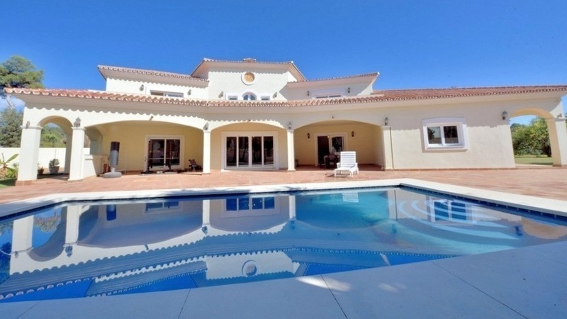 Luxe villa te koop vlakbij het strand in Marbella - Estepona