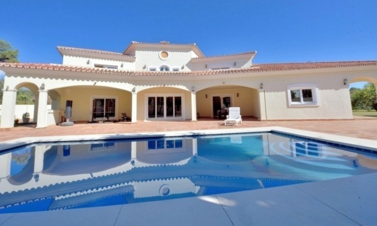 Luxe villa te koop vlakbij het strand in Marbella - Estepona 0
