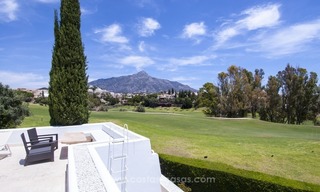 Eerstelijn golf design villa te koop in Nueva Andalucia, Marbella 8
