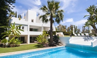 Eerstelijn golf design villa te koop in Nueva Andalucia, Marbella 3