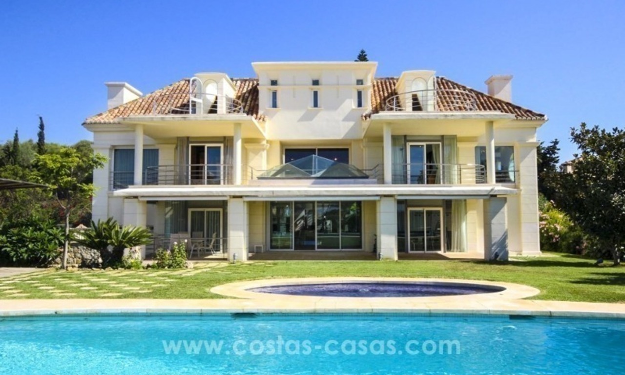 Beachside villa te koop - Marbella oost - Costa del Sol 0