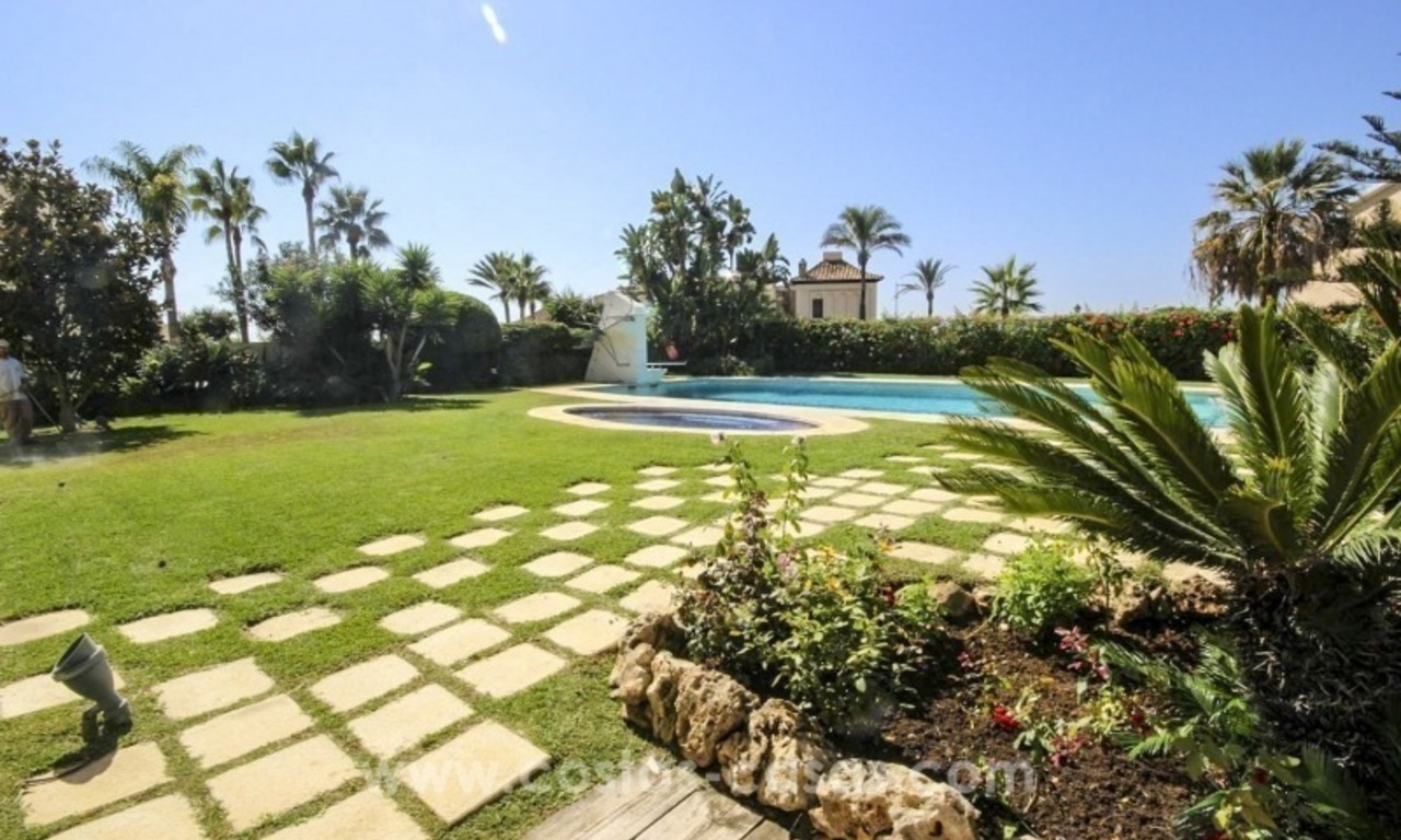 Beachside villa te koop - Marbella oost - Costa del Sol 1