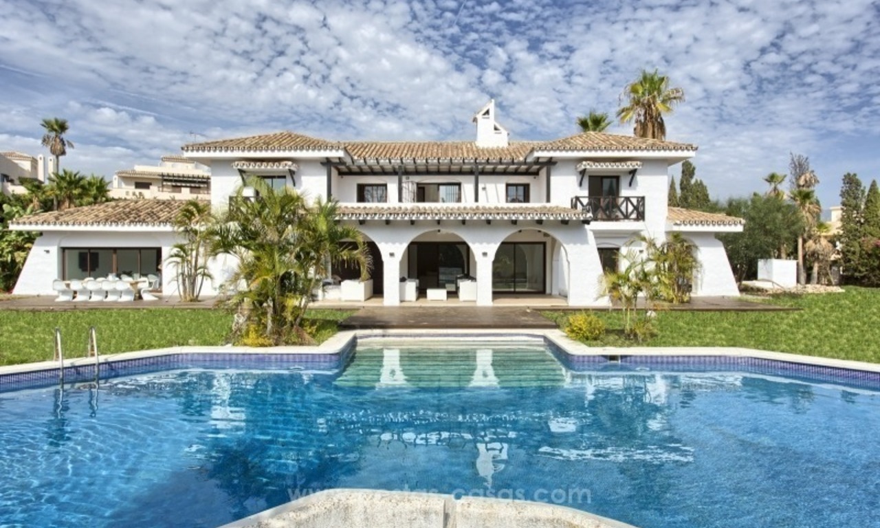 Villa te koop in een moderne andalusische stijl in Nueva Andalucia te Marbella 0