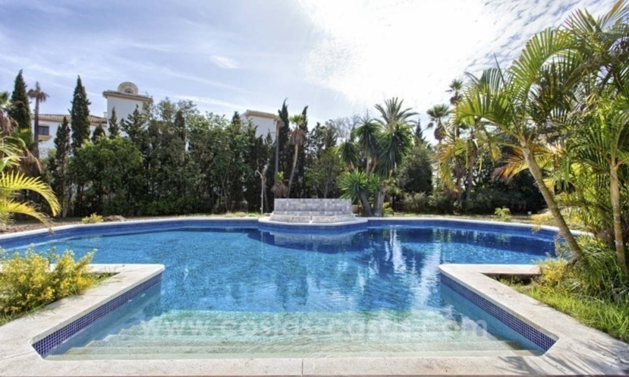 Villa te koop in een moderne andalusische stijl in Nueva Andalucia te Marbella 2