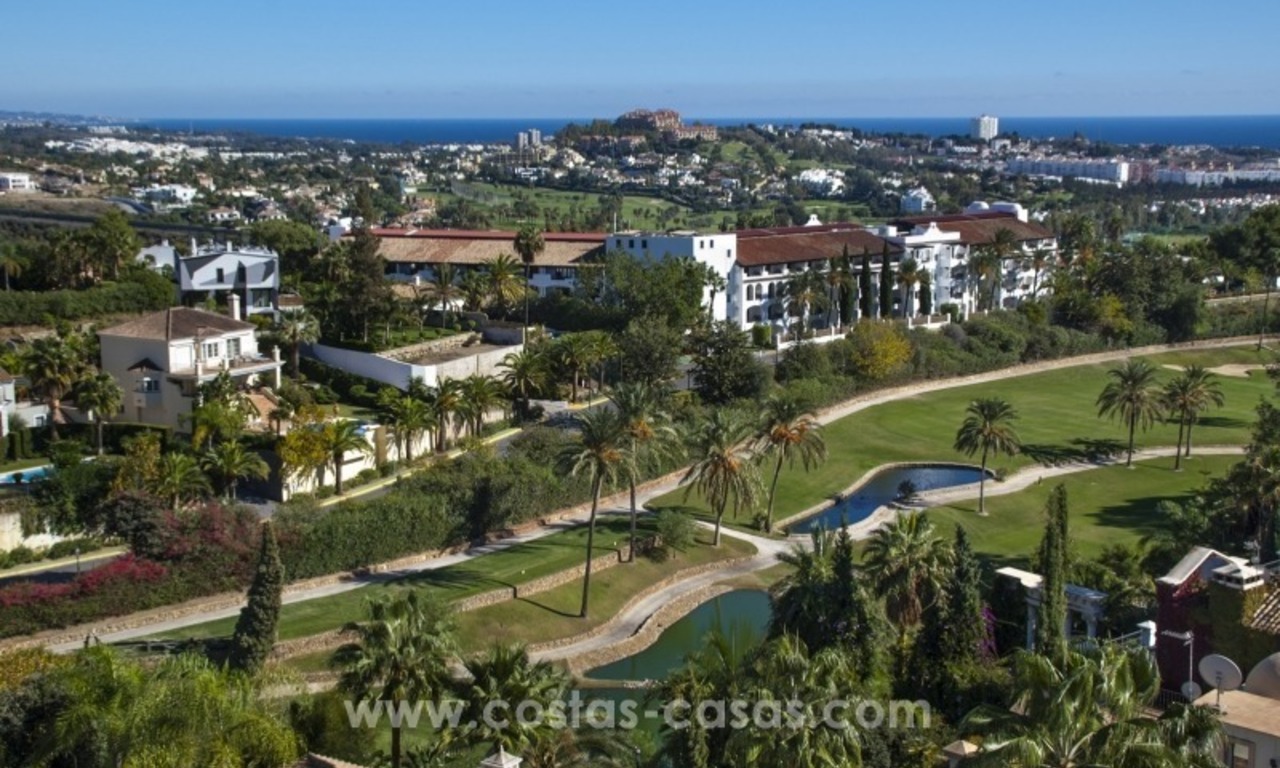 Moderne villa te koop met prachtig zeezicht op een golfresort in een chique wijk van Nueva Andalucía, Marbella 33