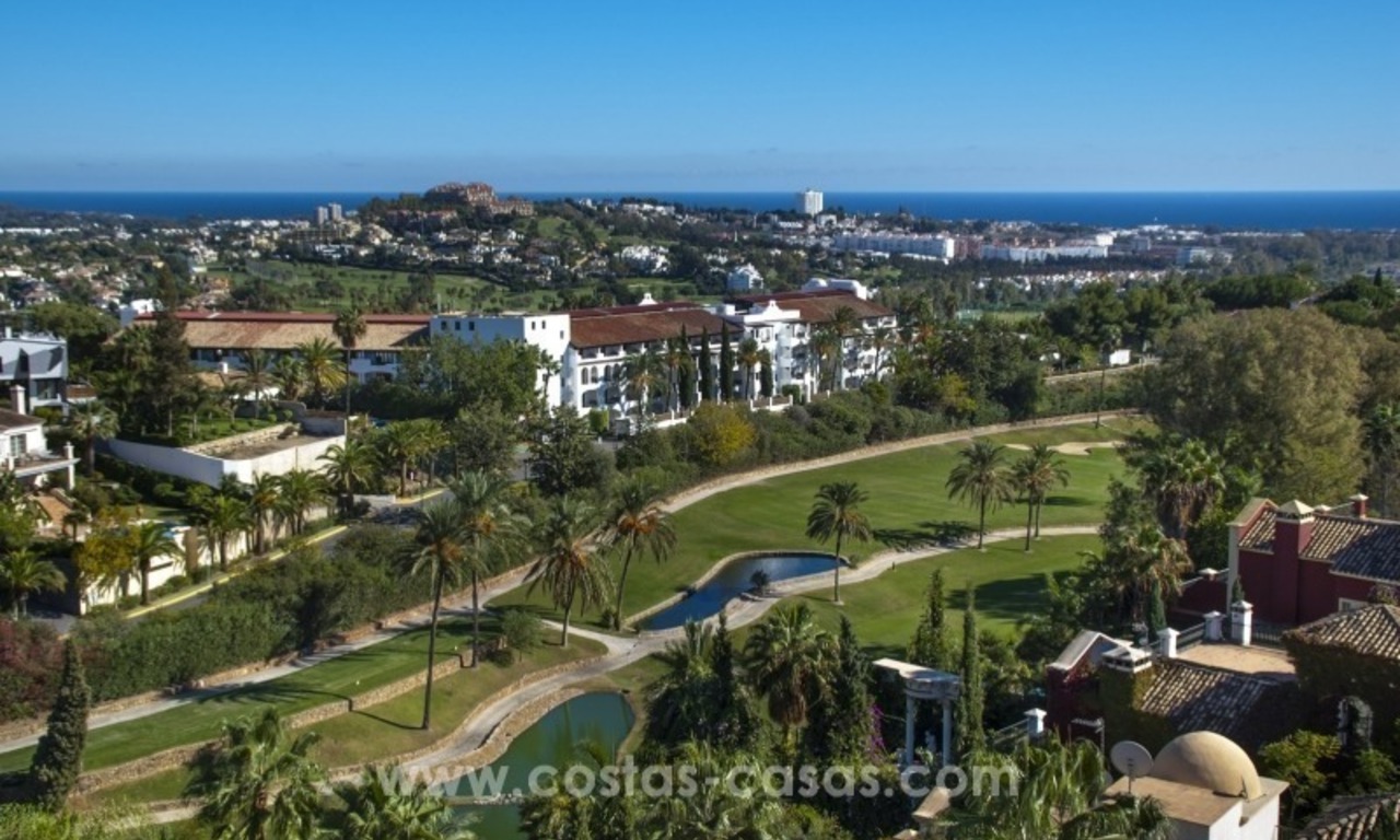 Moderne villa te koop met prachtig zeezicht op een golfresort in een chique wijk van Nueva Andalucía, Marbella 36