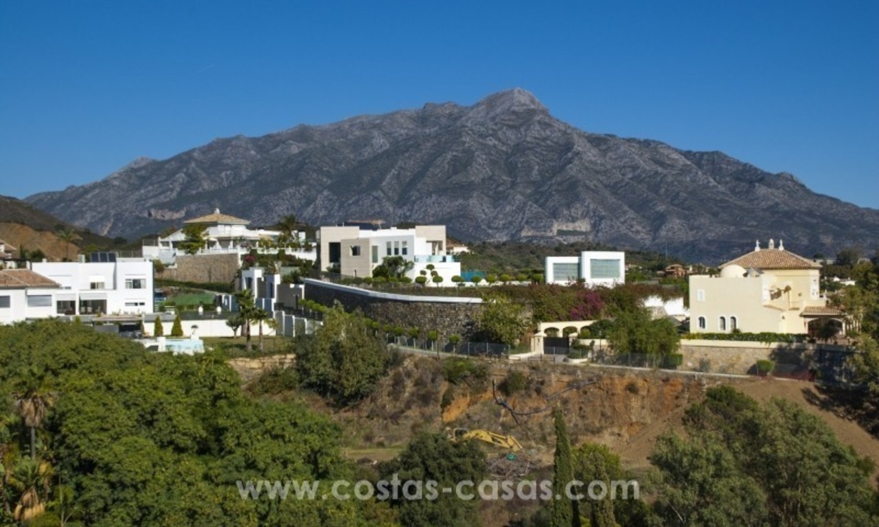 Moderne villa te koop met prachtig zeezicht op een golfresort in een chique wijk van Nueva Andalucía, Marbella 37
