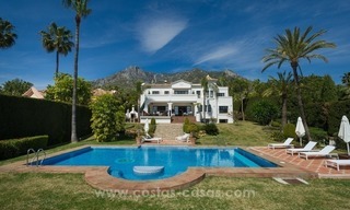 Te koop in Marbella, Sierra Blanca: Luxe Villa met gastenvilla en tennisbaan 1