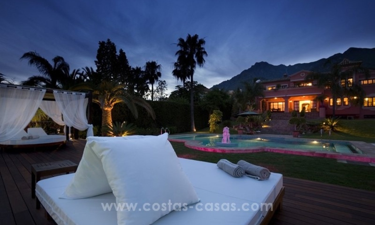 Te koop in Marbella, Sierra Blanca: Luxe Villa met gastenvilla en tennisbaan 15