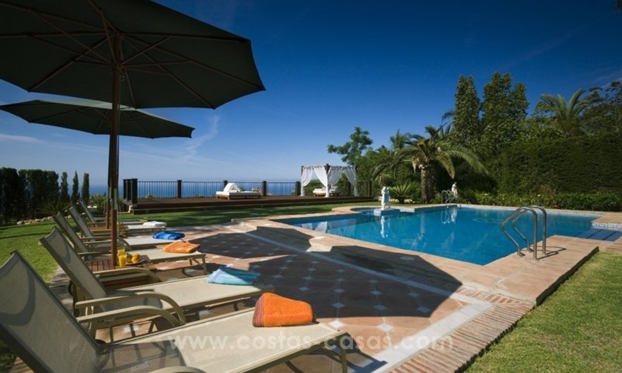 Te koop in Marbella, Sierra Blanca: Luxe Villa met gastenvilla en tennisbaan 10