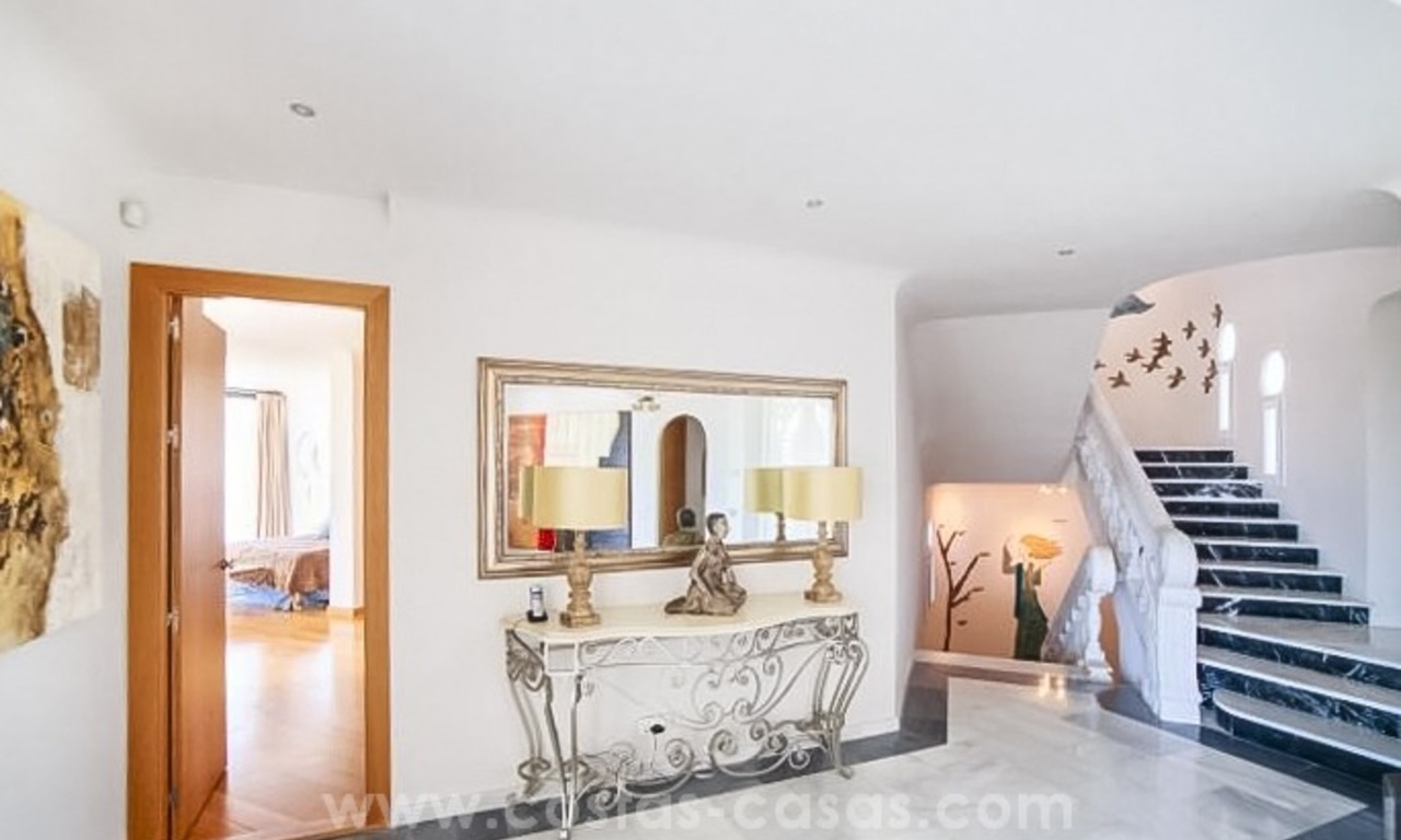 Designer golf villa te koop in Nueva Andalucia, Marbella 17